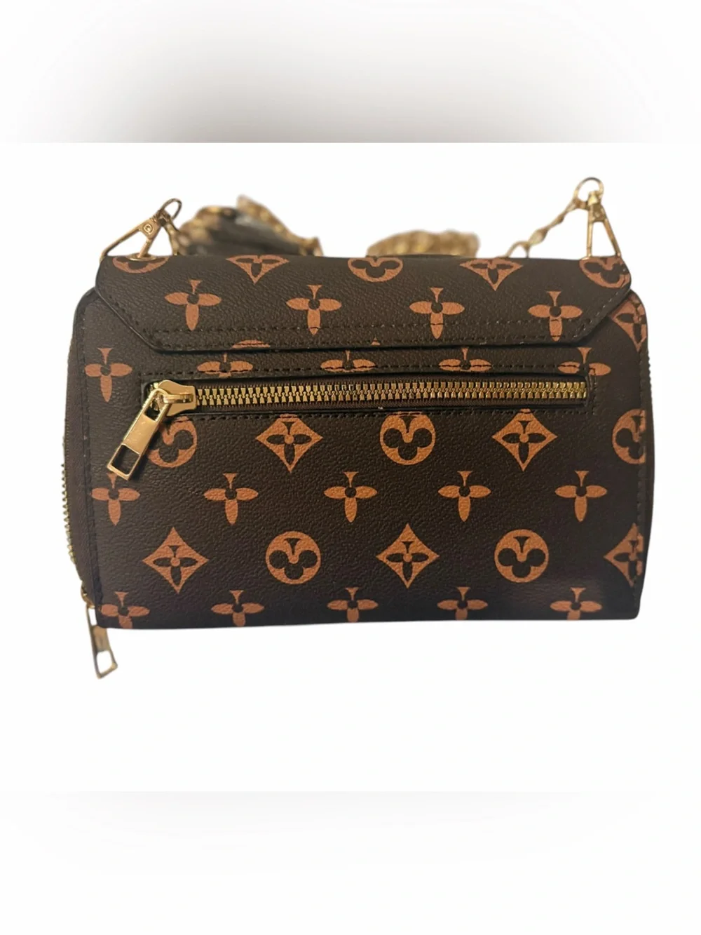 ✨✨Fun Monogram Crossbody Purse✨✨Gold Chain Strap & Hardware✨✨Brand New✨✨